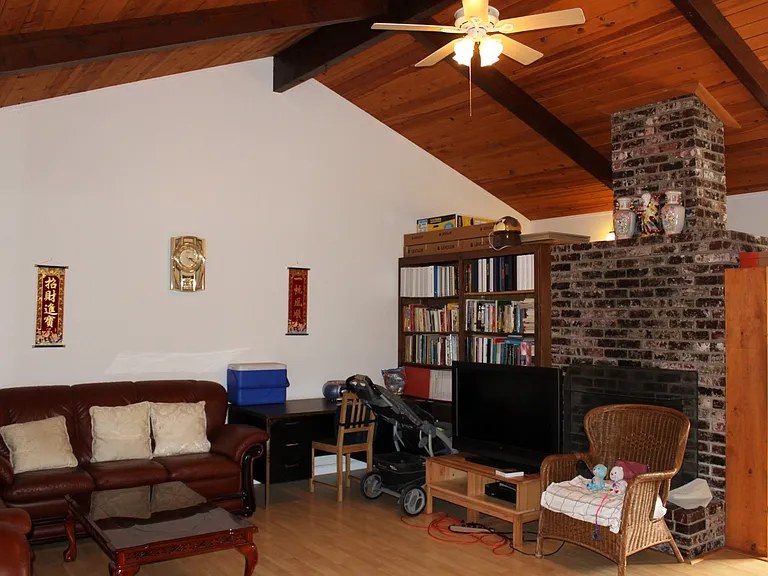 617 Alvarado Ave — Photo 2