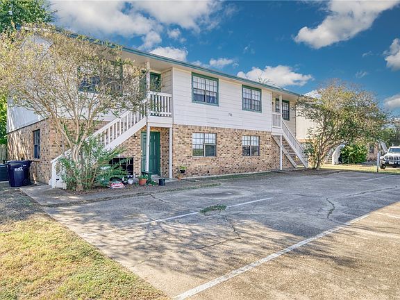 2nd image of 702 Navarro Dr APT C
