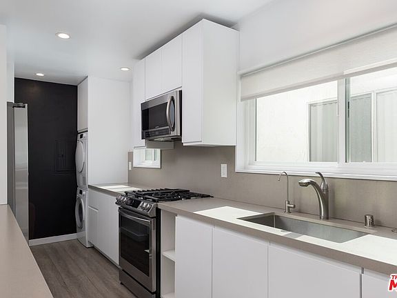 3rd image of 34 18th Ave APT 3