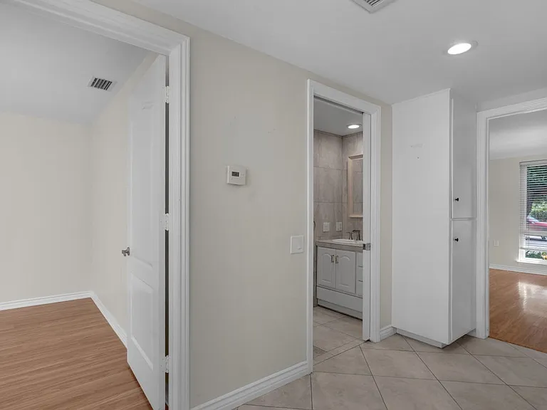 479 Calle Cadiz #B — Photo 10
