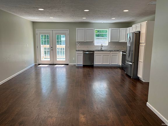 3rd image of 423 W Blackfoot Dr