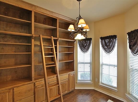 2nd image of 6390 Huntington Pl