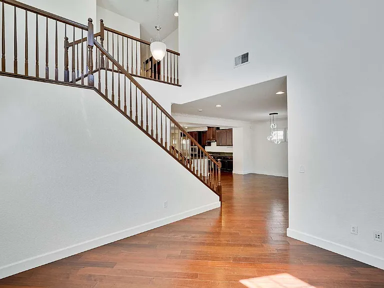 675 W Esplanade Dr — Photo 4