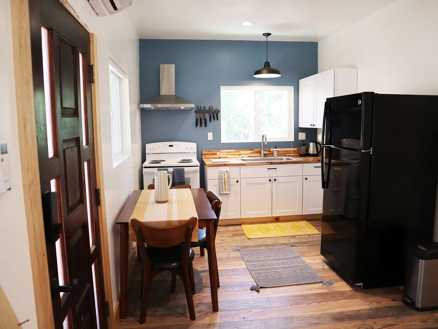 2 bed, 720 sqft, $1,900 — Photo 4