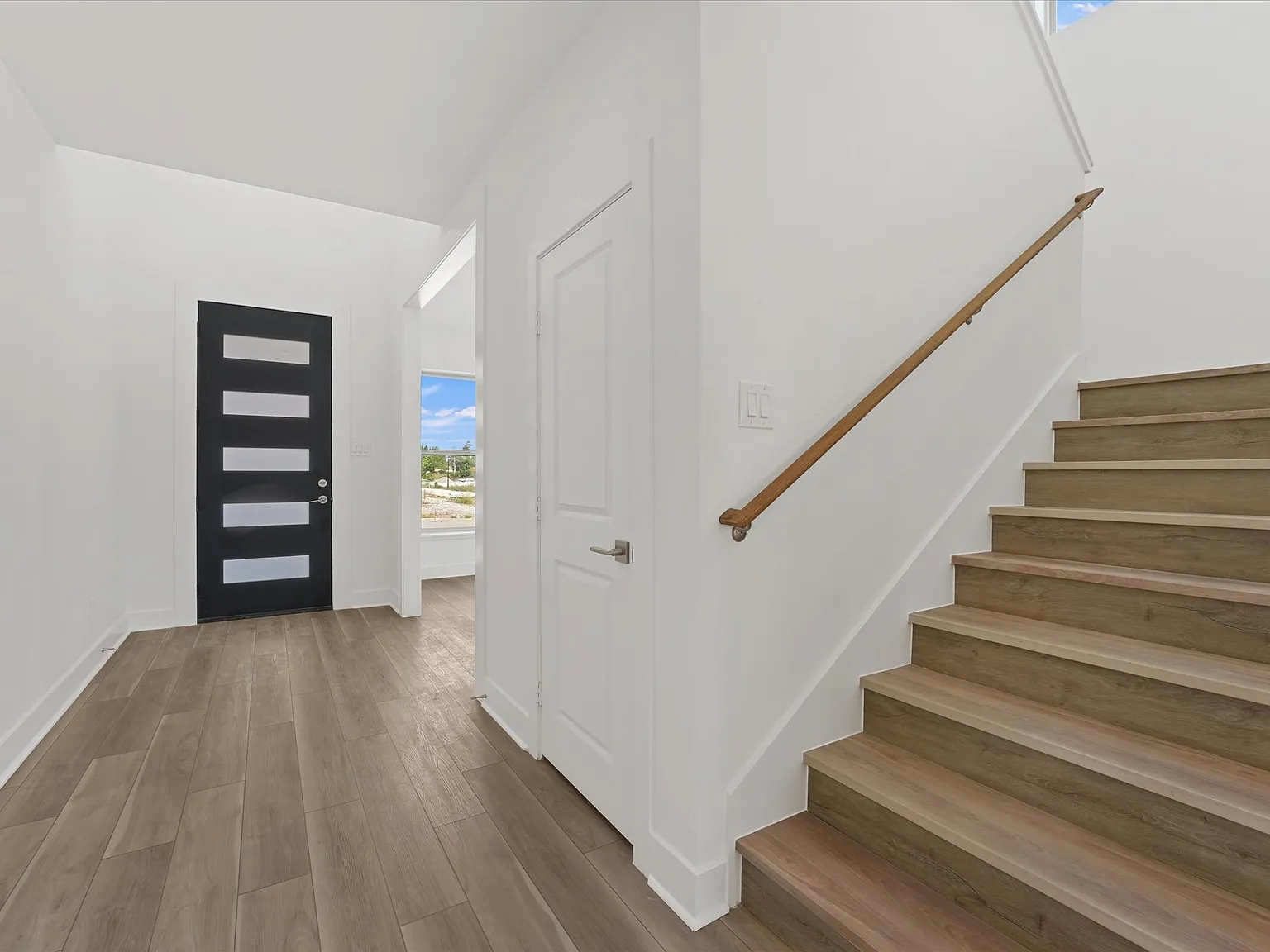4 bed, 3.5 bath, 2907 sqft, $3,995 — Photo 3
