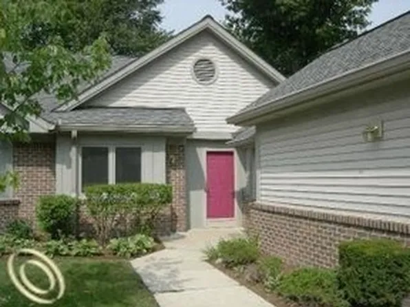 21305 Juniper Ct #1, Farmington Hills, MI 48336