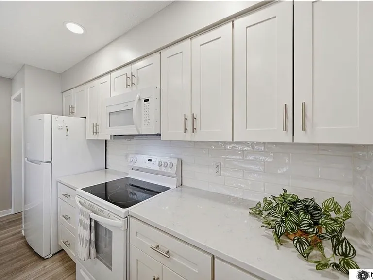 920 Carriage Way #12 — Photo 24