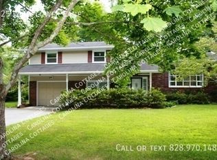 725 Wildflower Ln, Hendersonville, NC 28792