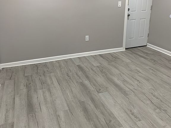 5th image of 125-127 Redwood Ave #1