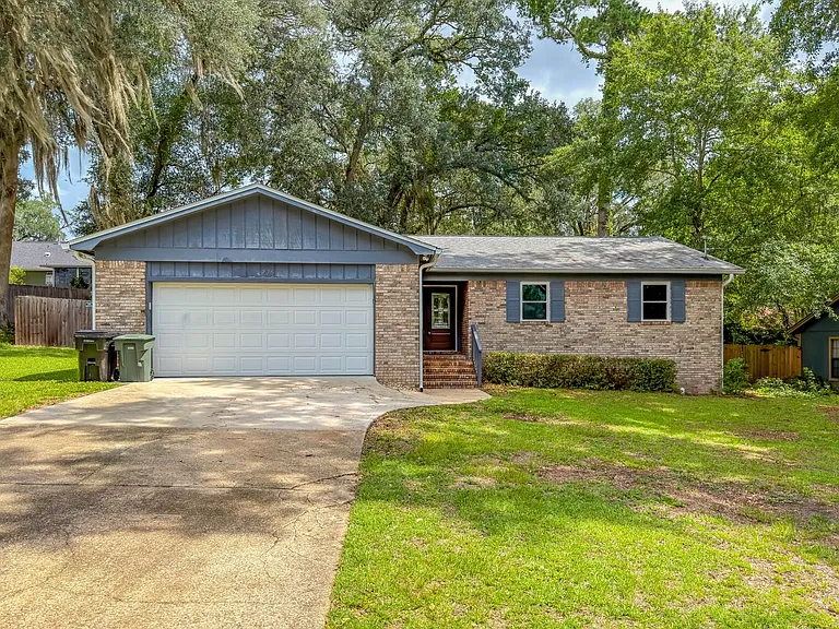 776 Lupine Ln — Photo 2