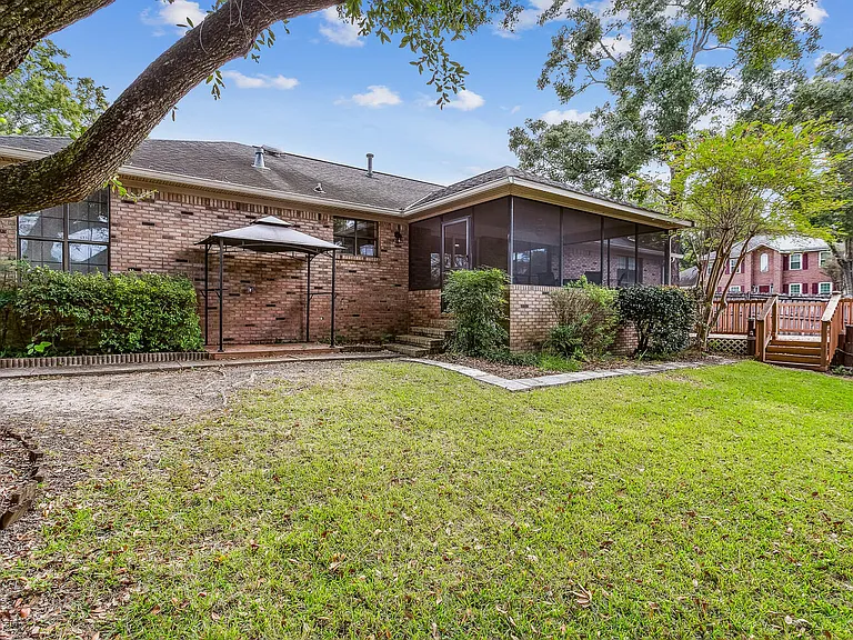 1960 Woodbridge Dr — Photo 39
