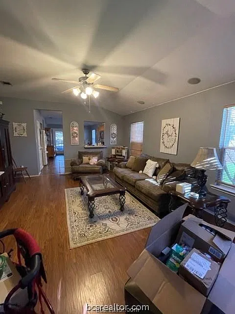3 bed, 1405 sqft, $1,850 — Photo 2