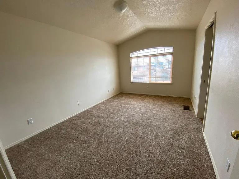7432 Peregrine Rd NE — Photo 20