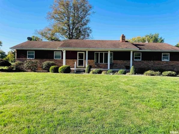 109 N Elm St, Patoka, IL 62875
