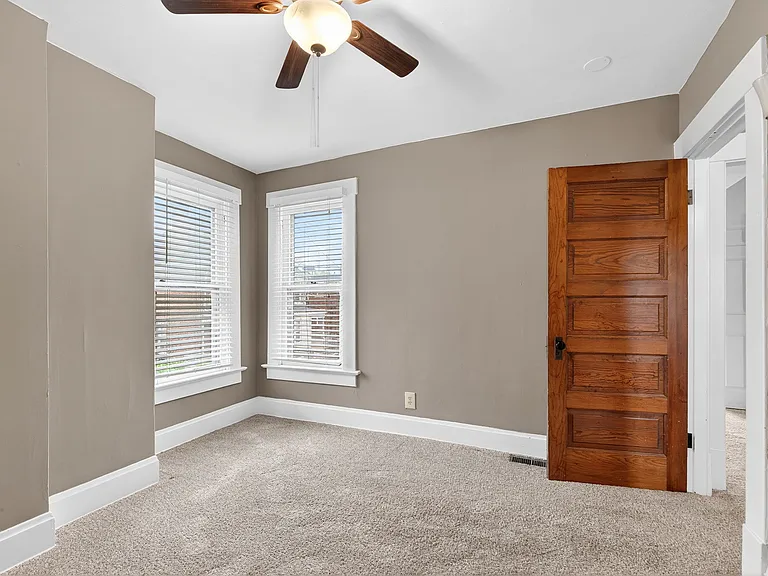 905 Beech St — Photo 21