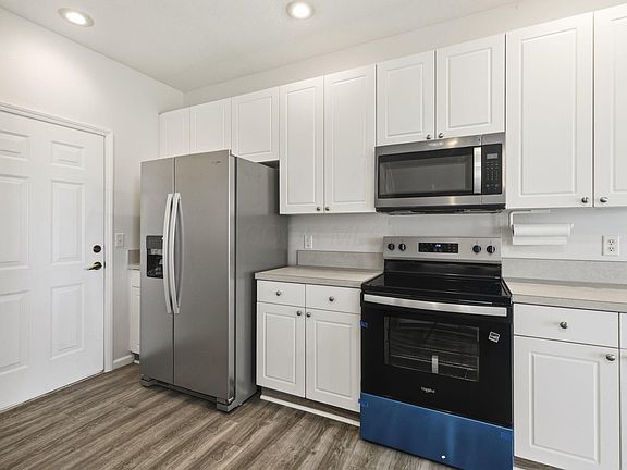 5th image of 825 Mystic Pointe Dr