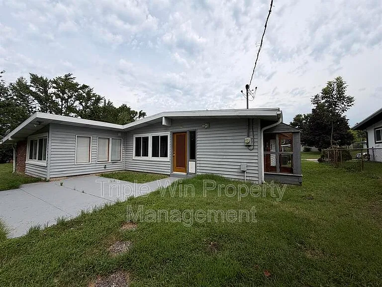 810 Saint Anthony Ln — Photo 5