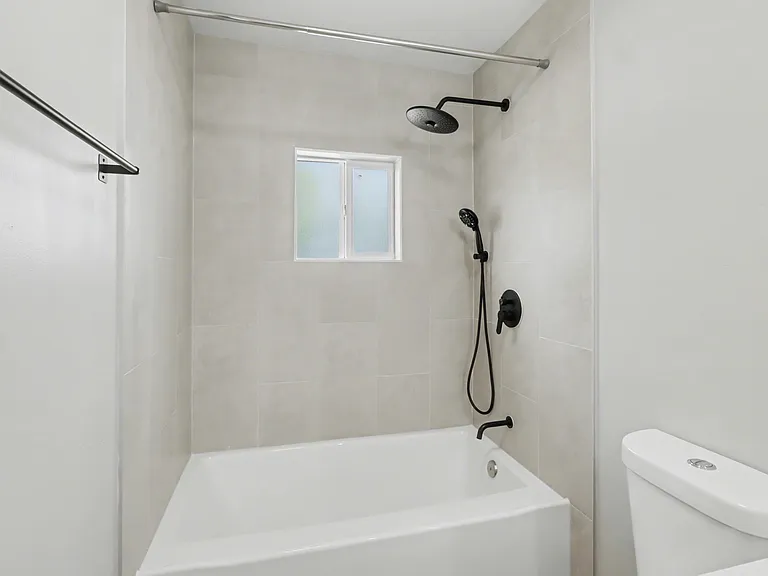 2725 I St #A — Photo 10