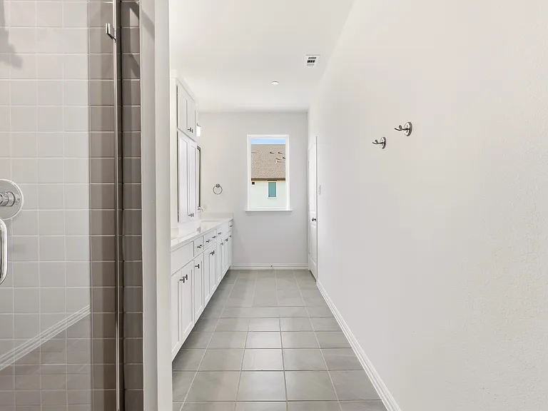 1318 Marsh Ln — Photo 13