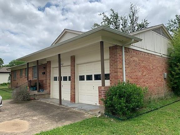 2nd image of 2958 Mark Twain Dr