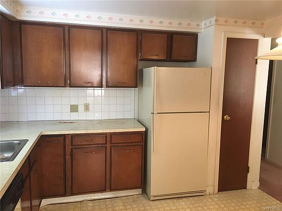 2nd image of 135 Old Lyme Dr APT 6