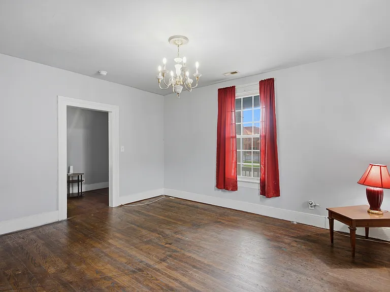 1006 W Washington St — Photo 5