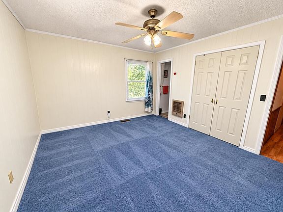 8th image of 305 3rd Ave S