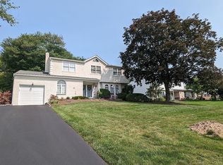 405 Falcon Rd, Audubon, PA 19403