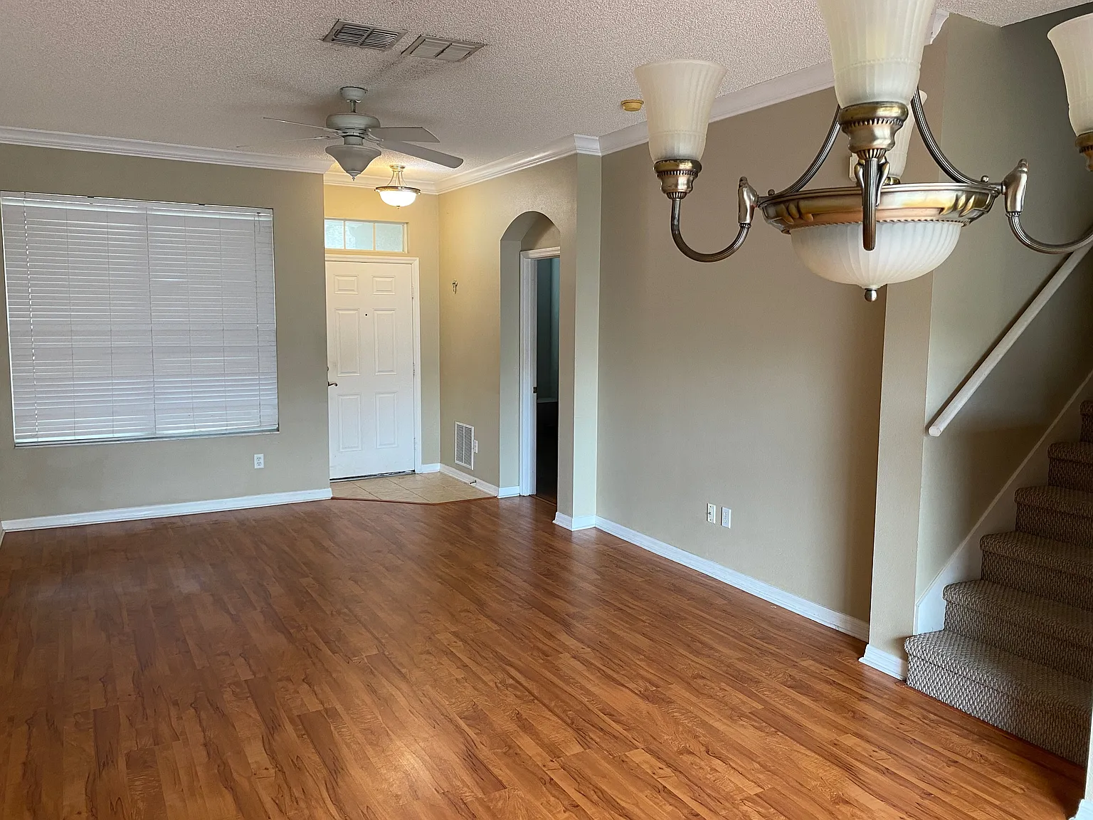3 bed, 2.5 bath, 1556 sqft, $2,500 — Photo 4