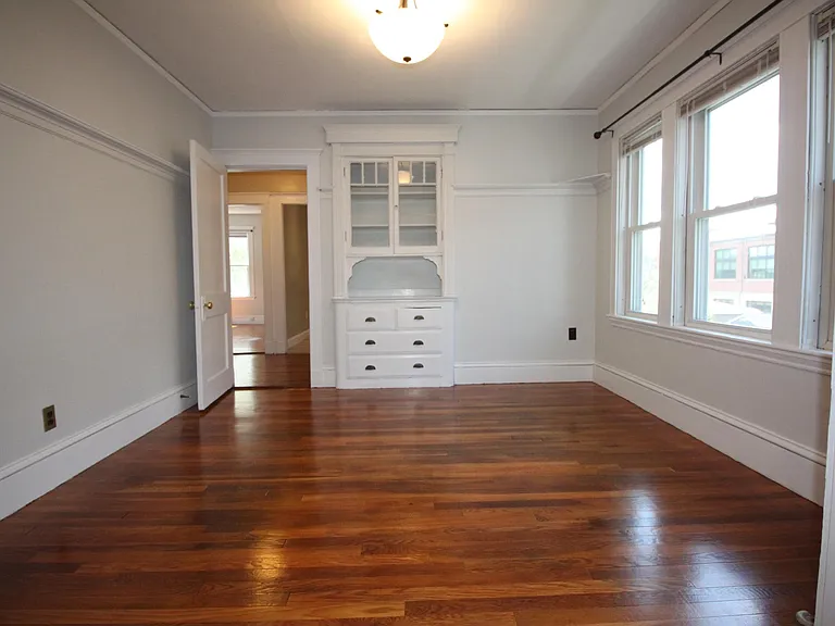 63 Foster St — Photo 2