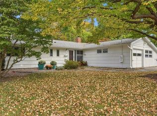 27 Ridgefield Dr, Framingham, MA 01701