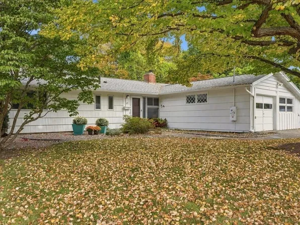 27 Ridgefield Dr, Framingham, MA 01701