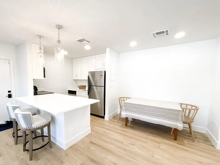 3212 NE 9th St #204 — Photo 6