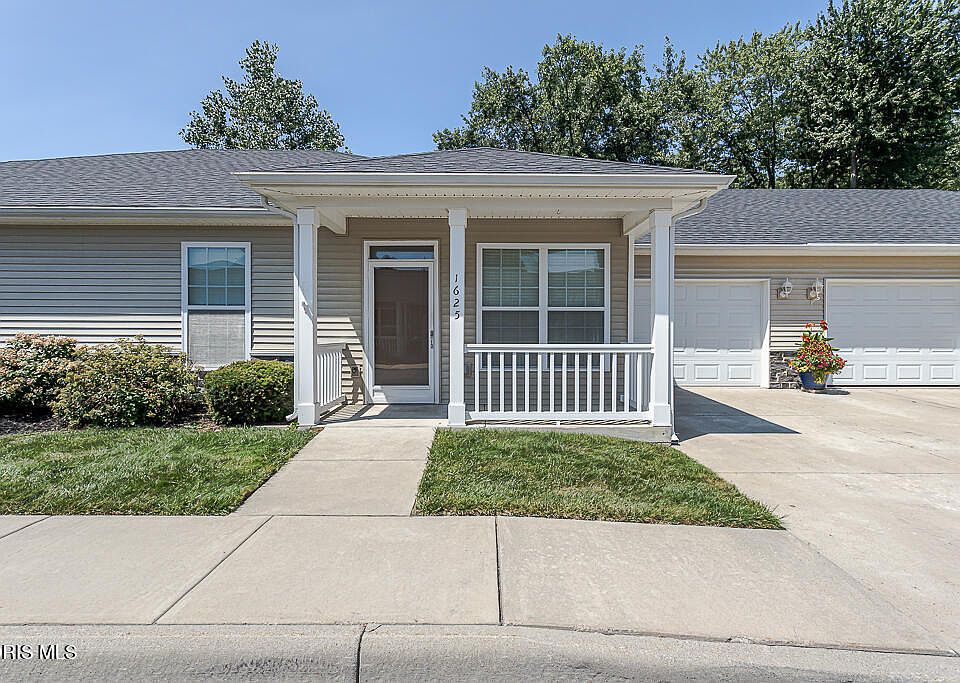 1st image of 1625 Brooklynn Park E