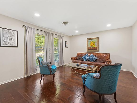 3rd image of 617 Mimosa Dr