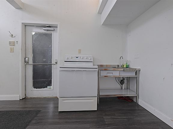 4th image of 3026 Cherry St