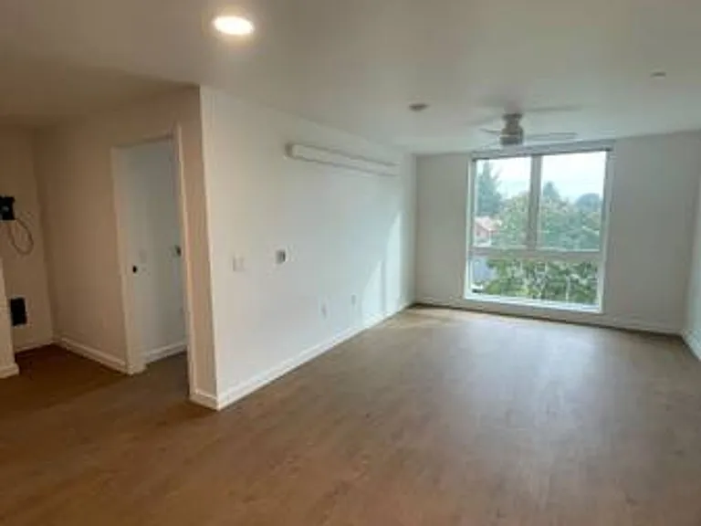 5560 NE 42nd Ave — Photo 10