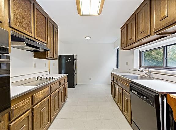 3rd image of 149 E Lake Blvd APT M2