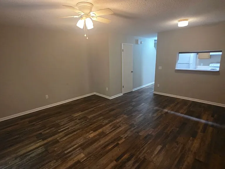 210 Candlebrook Dr — Photo 4