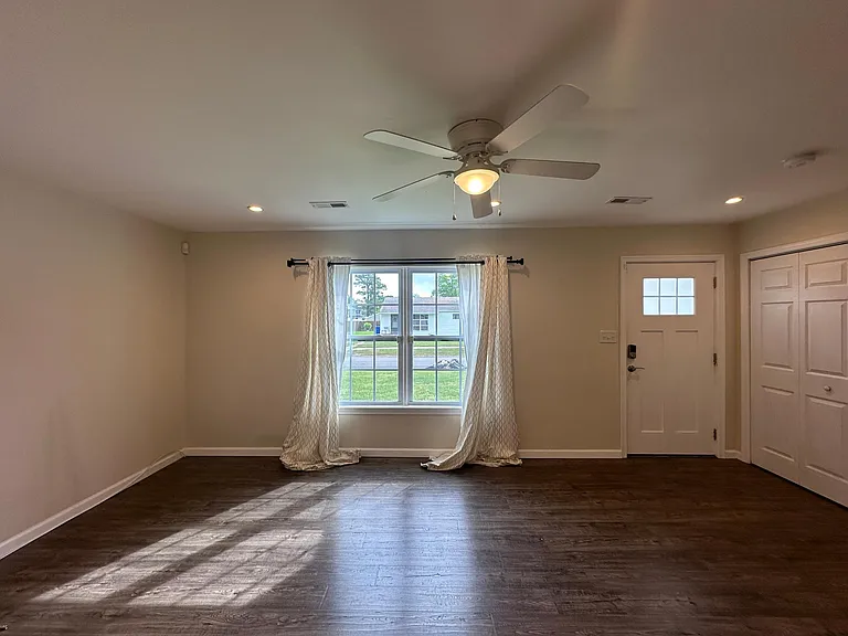 2141 Jeffrey Dr — Photo 3