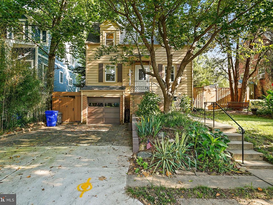 2nd image of 611 Easley St