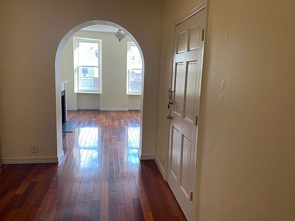 3rd image of 47-36 Vernon Blvd #3R