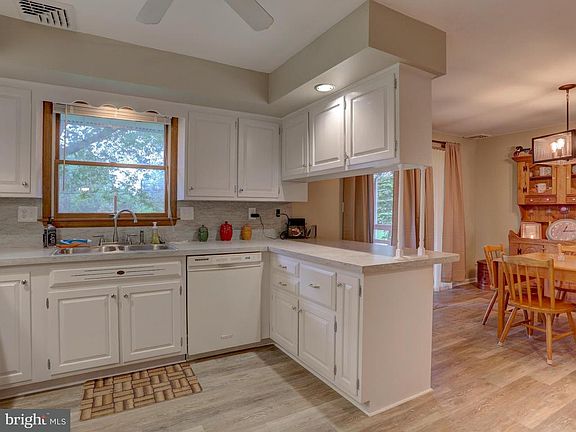 4th image of 810 Park Hill Dr