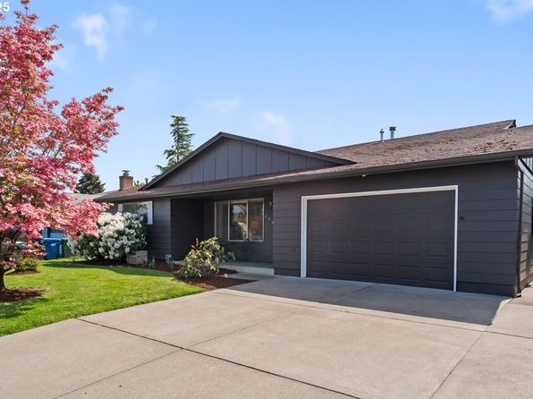 2242 W Hayes St, Woodburn, OR 97071