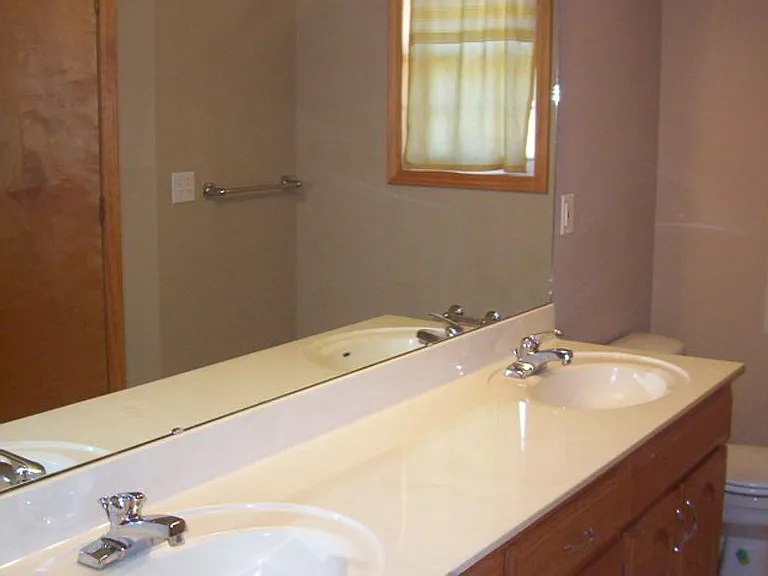 204 W Wilson St — Photo 9