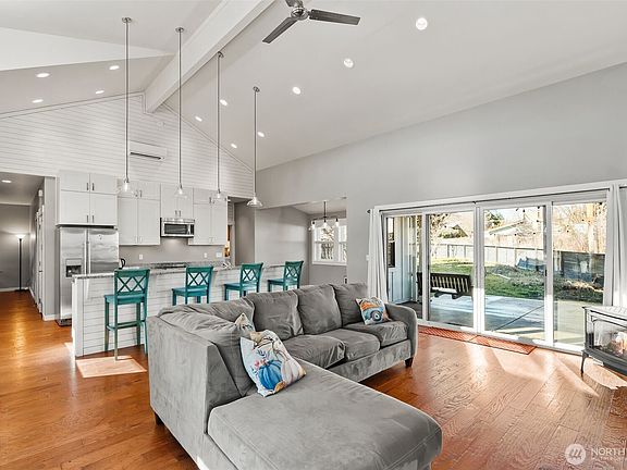 5th image of 1127 E Capitol Avenue
