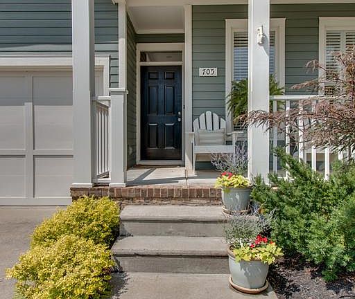 3rd image of 705 Mount Vernon Dr