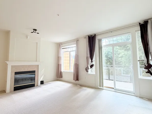 23300 SE Black Nugget Rd Unit J1, Issaquah, WA 98029