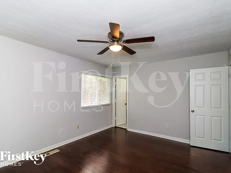 405 Sheringham Ct — Photo 11