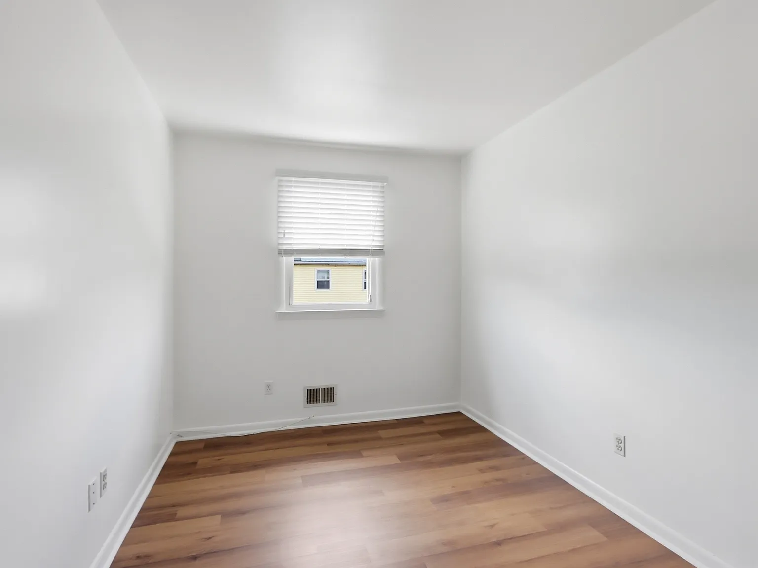1 bed, 1.5 bath, $1,000 — Photo 2